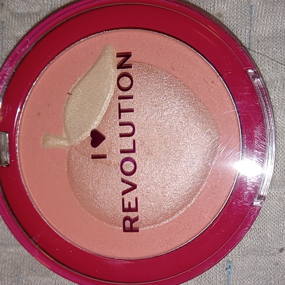 Makeup: A soft shimmer blusher